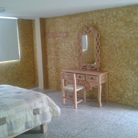 Hotel Tolotzin Толука-де-Лердо Номер фото